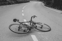 Alkohol za řídítky. Dva cyklisté na Vysočině skončili po pádech v nemocnici