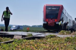 VIDEO: Tragická nehoda na železničním přejezdu na Hodonínsku: Cyklista střet s vlakem nepřežil