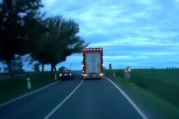 VIDEO: Policisté hledají svědky hazardní jízdy mezi obcemi Šardice a Svatobořice-Mistřín na Kyjovsku