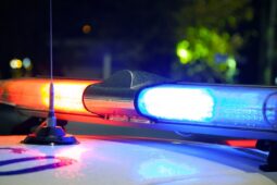 Syn bodl otce loveckým nožem. Po útoku sám zavolal policii