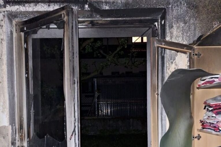 Požár zničil pokojíček i pomůcky nemocné Evinky. Rodina teď prosí o pomoc