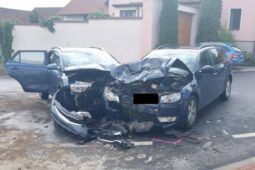 Mladý řidič nezvládl Octavii. Nehoda na Jihlavsku skončila zraněním a škodou za statisíce