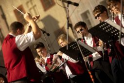 Festival Zrcadlo umění rozezní město. Přinese hudbu, divadlo i stopu Josefa Gočára