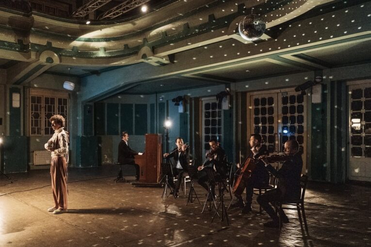 Zdroj: FB stránky Recitál Malý princ s Janem Cinou. Foto: Misha Photography.