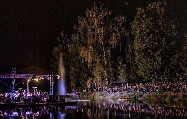 Nenechte si ujít Múzy na vodě. Festival nabídne hudbu pod širým nebem zdarma i hvězdy české a slovenské scény
