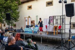 Festival Zrcadlo umění rozezní město. Přinese hudbu, divadlo i stopu Josefa Gočára