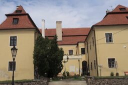 Poznejte tajemná sklepení Starého zámku v Hořovicích