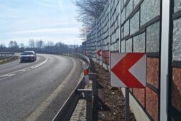 Částečné omezení dopravy mezi Bystřicí a Oldřichovicemi. ŘSD opravuje protihlukové stěny