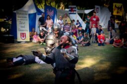 Koruna a meč: Historické slavnosti promění Zruč nad Sázavou v gotické království a návštěvou nás poctí i sám Karel IV.