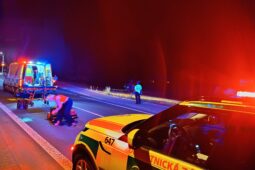 Zraněných cyklistů přibývá. Muž ze Slavkova u Opavy letěl v ohrožení života do nemocnice