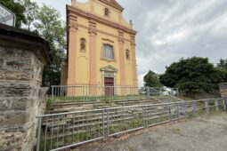 Chátrající schodiště u kostela v České Lípě čeká rekonstrukce, začít může už v létě