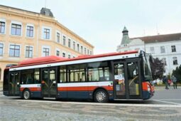 Letní komplikace pro cestující. Uzavírka v Kosmonosech změní provoz MHD
