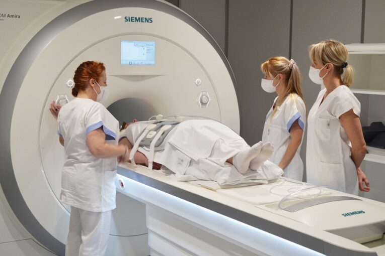 Pět let špičkové diagnostiky. Magnetická rezonance pomohla tisícům lidí z regionu