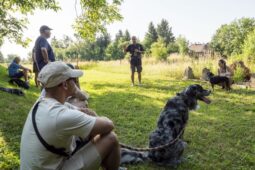 Pejskaři si odnesli cenné rady k výcviku i společné zážitky
