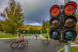 Semafory blikají na děti ve Frýdlantu. Jezdit se učí na hřišti se světelnou signalizací