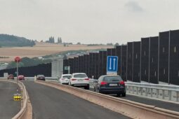 Velká změna na D7 u Kutrovic. Řidiči musí počítat s omezením rychlosti