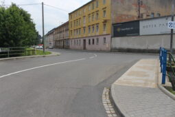 Kdo srazil cyklistu? Řidič od nehody ujel!