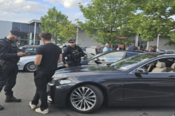 Tuningový sraz v Plzni pod dohledem policie. Pokuty, přestupky i padělaný řidičák