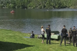 Policie vyrazila na Hracholusky. Kontroly zamířily na rybáře i dění kolem vody