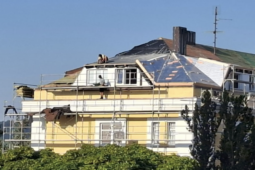 Kozinovo pole se mění. Opravy pokračují u soudu i bývalé pošty