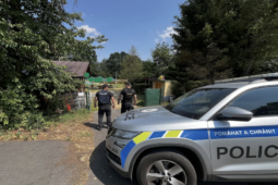 Policie kontrolovala podniky. Alkohol se dostal k dvanácti nezletilým