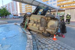 Týden na silnicích: Téměř stovka nehod a milionové škody