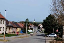 Nový sjezd z D2 u Velkých Pavlovic by mohl ulevit Hustopečím i dalším obcím, přes které dnes proudí doprava z dálnice