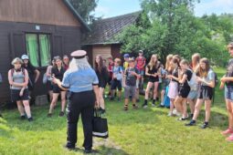 Policisté vyrazili do kempů. Dětem i rodičům radí, jak přežít léto bez nepříjemných průšvihů