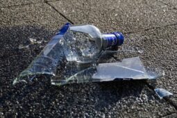 Dívka na Jablonecku zkolabovala po alkoholu. Nadýchala dvě promile, zasahovala záchranka