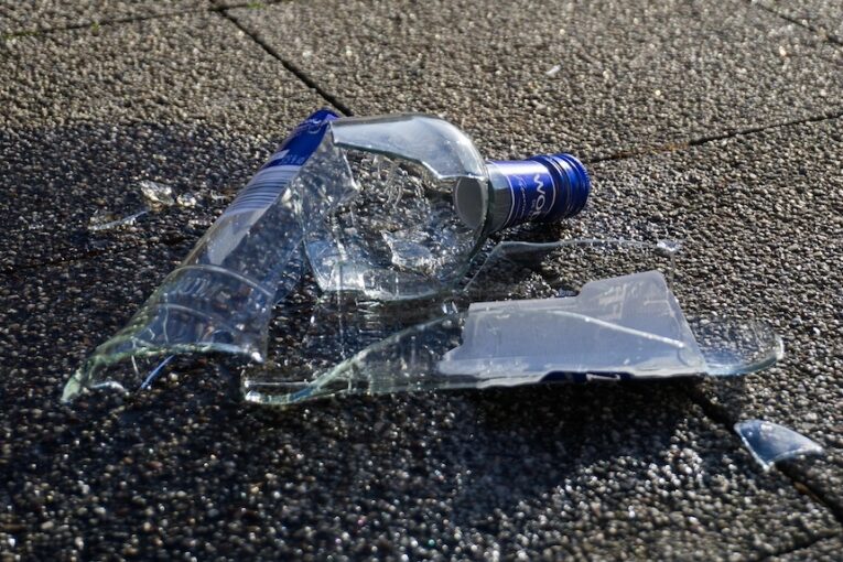 Dívka na Jablonecku zkolabovala po alkoholu. Nadýchala dvě promile, zasahovala záchranka