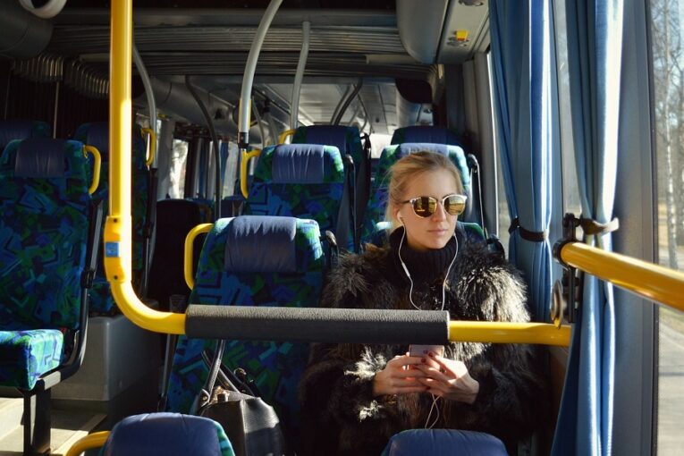 Objednáte, nasednete a jedete. Rbus vyjíždí do ulic Rožnova a Dolní Bečvy