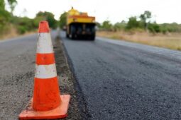 Další miliony na krajské silnice. Opravy čekají Libosváry, Újezdec či Koryčany