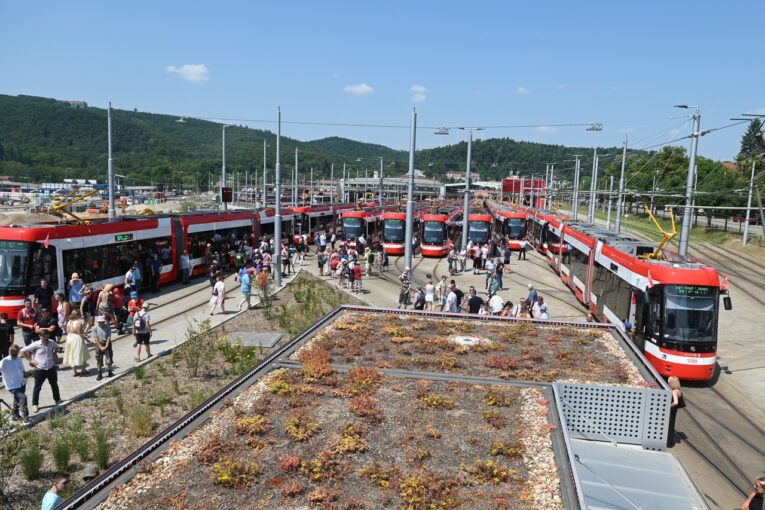 Konvoj čtyřiceti nových šalin se zapsal do knihy rekordů