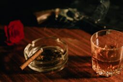 Daně z neřestí beze změn. Vláda chce nejprve prověřit výběr daně z alkoholu. Vrací se i debata o zdanění tichých vín