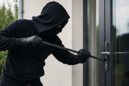 Zloději čekají na vaši nepřítomnost. Policie radí, jak jim překazit plány