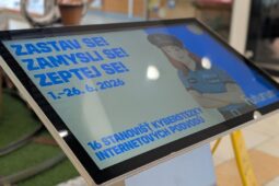 Klikli byste na podvodný e-mail? Nová Kyberstezka v Kolíně vás naučí ho bezpečně poznat
