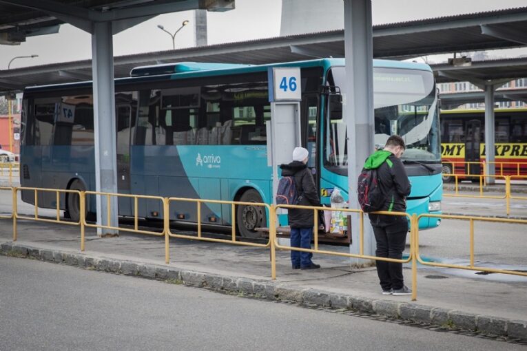 Veřejná doprava bez hranic. Zlínský a Trenčínský kraj chystají společný dopravní systém