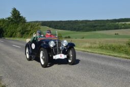 Prahou projedou automobily z první republiky. Startuje závod 1000 mil československých