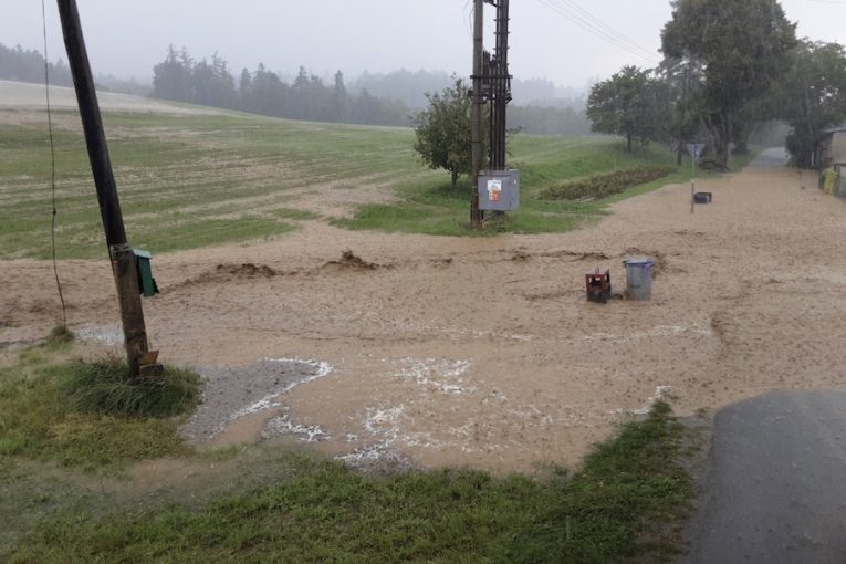 Fotky ze Dzbelu na Konicku po silné bouřce