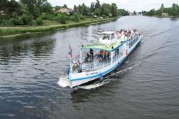 Labe znovu ožilo. S lodí Svatý Václav romantici doplují až k Proboštským jezerům