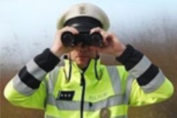 Plechový policista zmizel! V Lazsku někdo ukradl neživého strážce pořádku