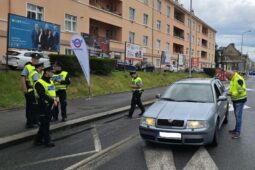 V Kladně policisté narazili na rekordmana. Obcí letěl rychlostí 112 kilometrů a hříchů spáchal víc