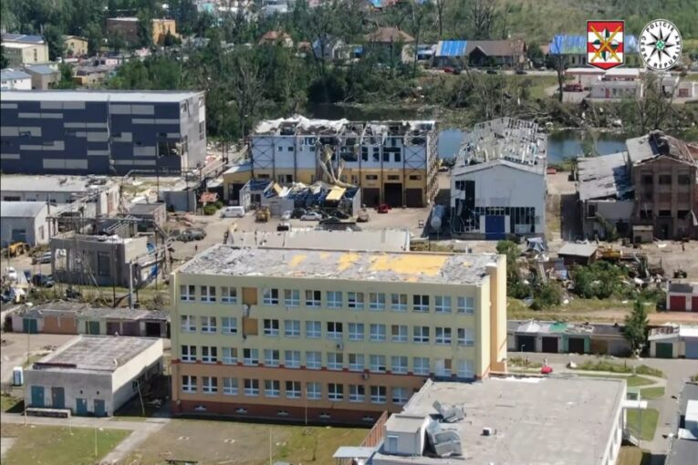 Pojeďte na kolech s veřejnou cyklojízdou po místech tornádem zasaženého území