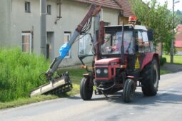 Sečení podél silnic jede naplno. Údržba v kraji letos vyjde na víc než 55 milionů
