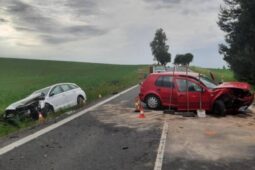 U Chotěboře se čelně srazila dvě auta. Zranilo se pět lidí