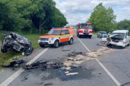 Čelní střet aut u Hosova. Tři lidé skončili v nemocnici