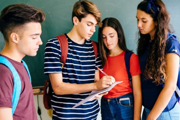 Na střední školu ještě není pozdě. Ve Středočeském kraji čekají na studenty stovky volných míst