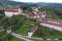 Vydejte se na Archeologické léto do prostor zámku Vimperk. Komentované prohlídky jsou zdarma