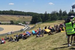 Záchranáři radí návštěvníkům MOTO GP v Brně: Hodně pijte a chraňte se před sluncem