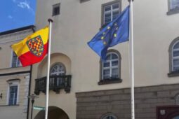 Na městském úřadě vlaje moravská vlajka na počest příchodu Cyrila a Metoděje